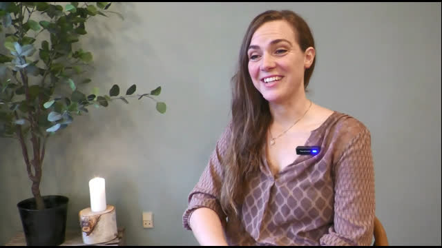 Anna Hvas, Indehaver af Kirsebærkroen - The Inn Between