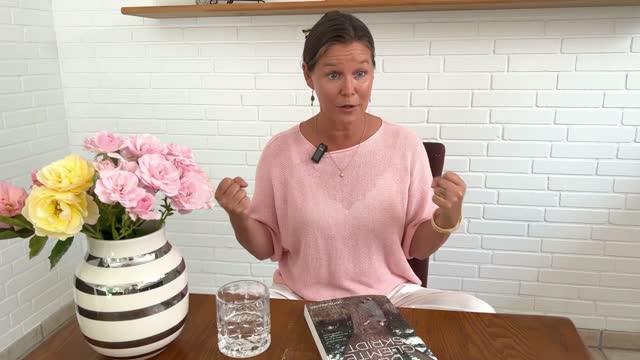 Lotte Weaver, Forfatter og Underviser