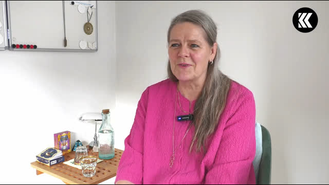 Inge Hooge, Indehaver af Hooge's Univers